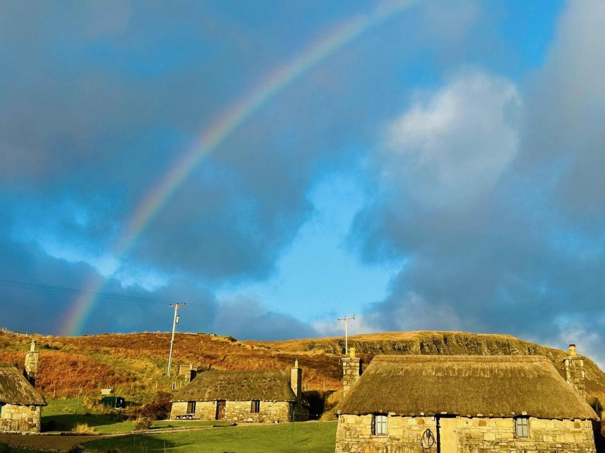 Tigh Mairi At Mary'S Thatched Cottages Elgol Eksteriør billede