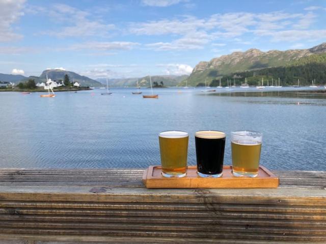 Tigh Mairi At Mary'S Thatched Cottages Elgol Eksteriør billede