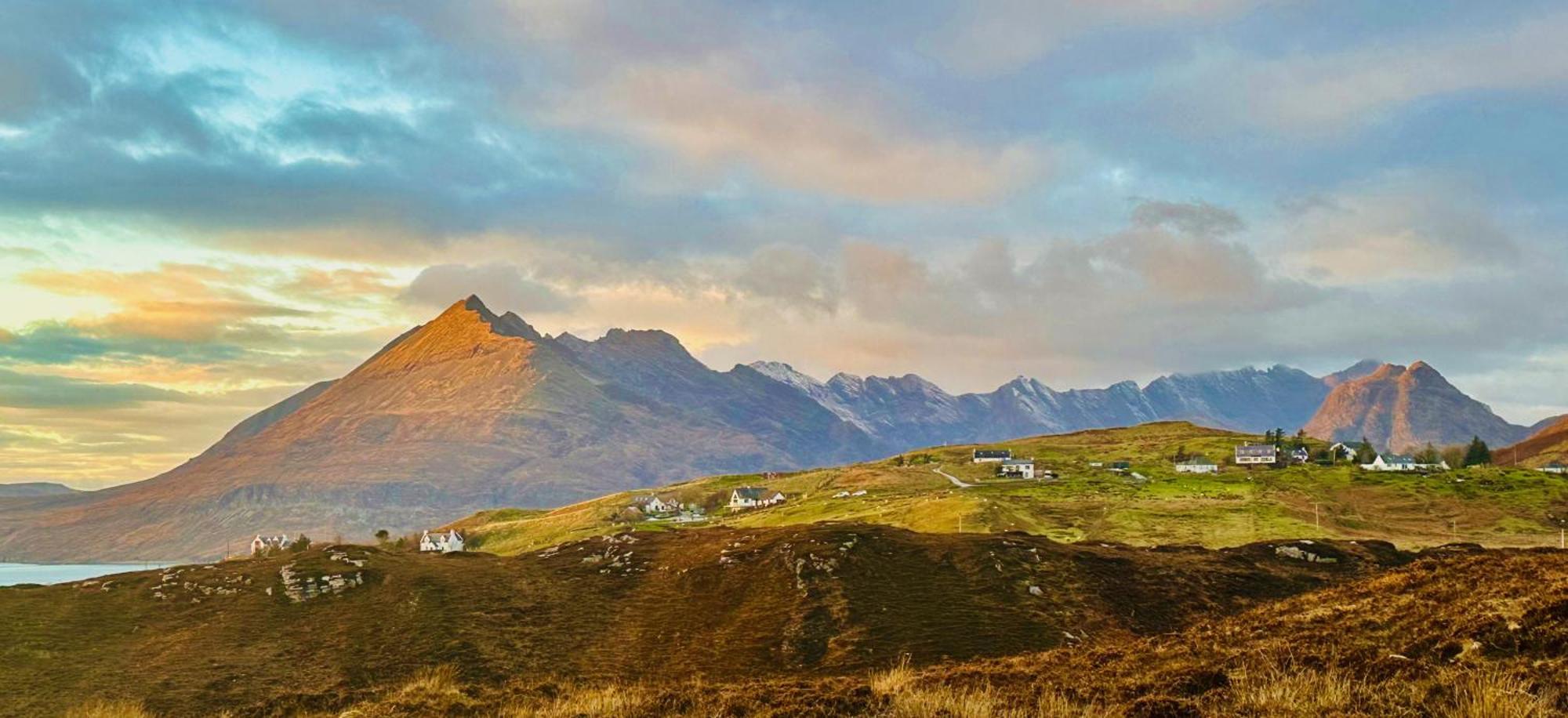 Tigh Mairi At Mary'S Thatched Cottages Elgol Eksteriør billede